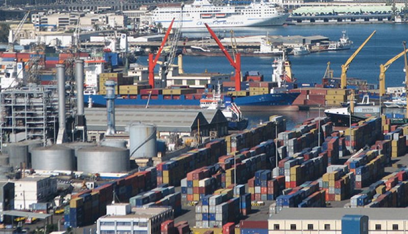 بوتفليقة يدعو إلى النهوض بالإقتصاد الوطني لمواجهة الأزمة المالية