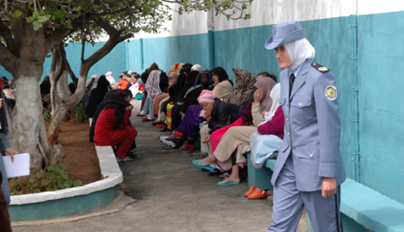 المروكية ” مروة القاسمي” ترعب سجينات الحراش ..ووالدتها تزورها لأول مرة