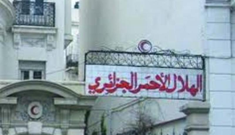 الهلال الاحمر الجزائري يقدم 200 ألف كمامة للصيدلية المركزية للمستشفيات