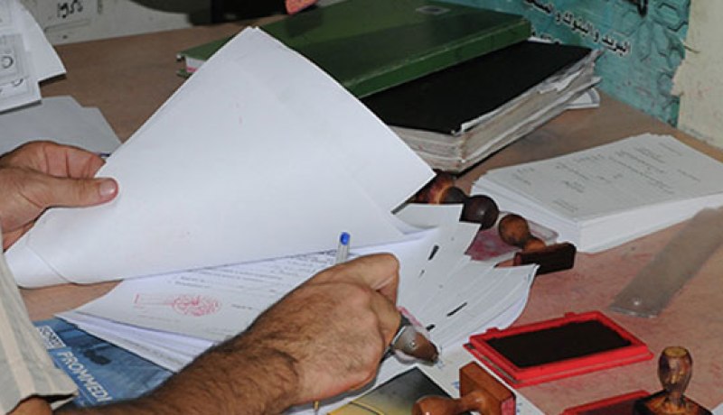 موظف و«عساس» بالبلدية ضمن شبكة لتزوير شهادات الميلاد وبيعها لـ«الحراڤة»