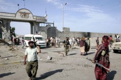 13 قتيلا مدنيا في حي بصنعاء جراء القصف الجوي السعودي