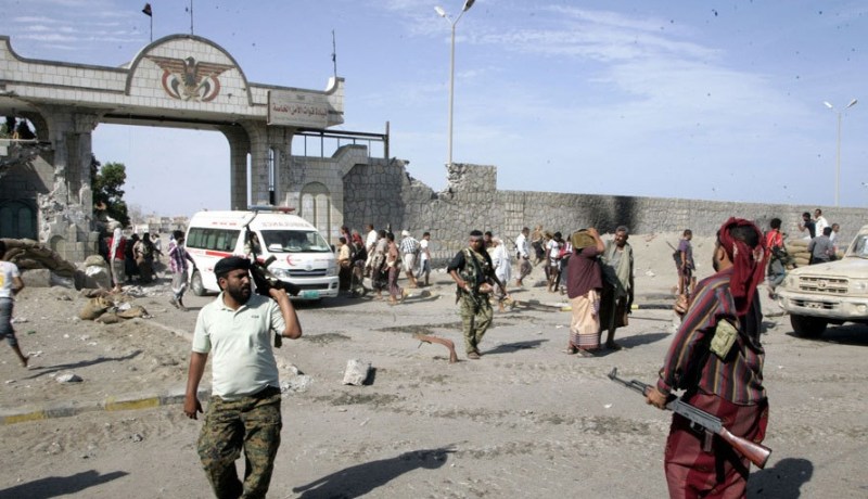 13 قتيلا مدنيا في حي بصنعاء جراء القصف الجوي السعودي