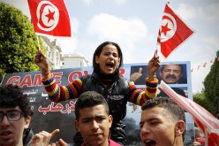 صور لتونسيين في مسيرة حاشدة ضد الإرهاب