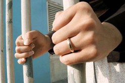 شابة تقتل زوجها بسكين بعد ضبطه مع عشيقته في منزلهما بسيدي بلعباس