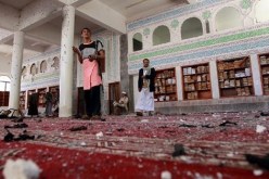 مقتل 4 مصلين في انفجار قنبلة داخل مسجد باليمن