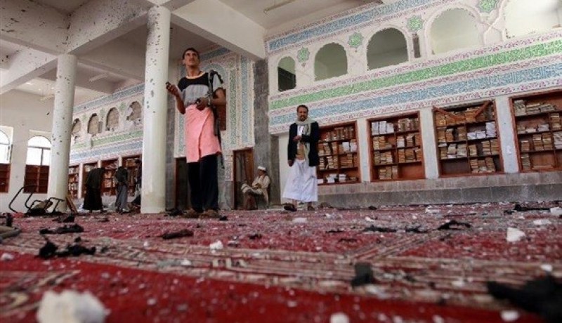 مقتل 4 مصلين في انفجار قنبلة داخل مسجد باليمن