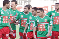 الأنصار يحاصرون اللاعبين في حصة الاستئناف