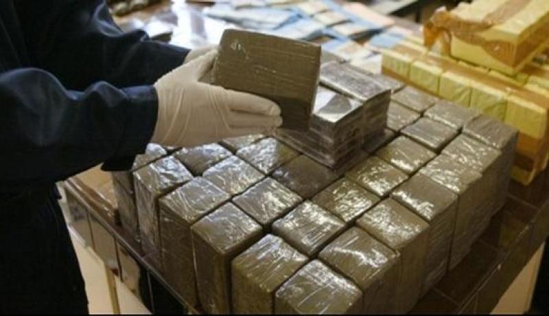 أمواج البحر تلفظ 32 كيلوغرام من الكيف بتلمسان