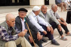 تمديد سن التقاعد الإجباري إلى 65 سنة