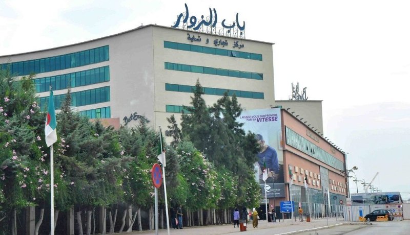 إلغاء الـ”Black Friday” بالمركز التجاري باب الزوار بسبب التجمهر