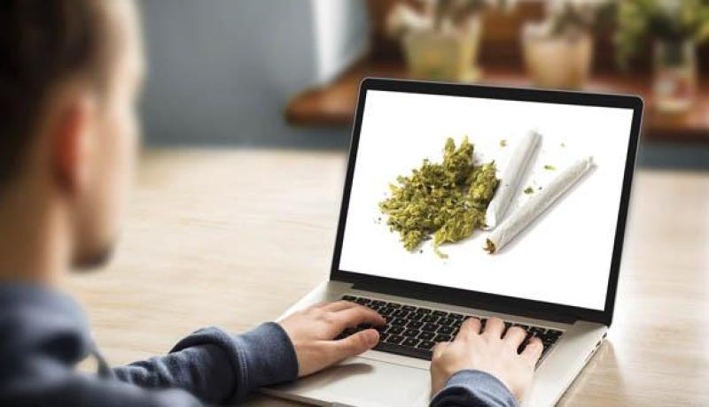 تحذيرات من انتعاش تجارة المخدرات بين الشباب عبر مواقع التواصل الاجتماعي