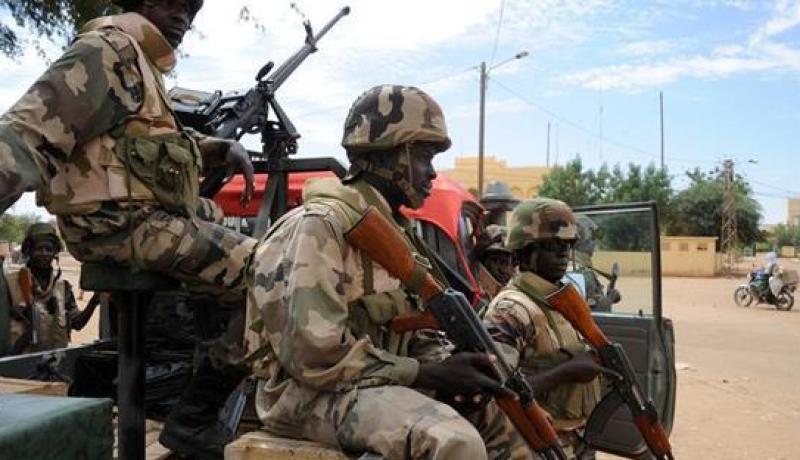 مقتل 5 جنود ماليين في انفجار لغم في وسط البلاد