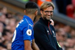 بالصور .. مدرب ليفربول يستفز رياض محرز أثناء المباراة