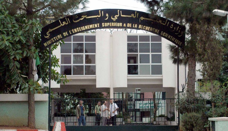 وزارة التعليم العالي والبحث العلمي تفتح مجال الترشيحات للقبول في برنامج التكوين الإقامي بالخارج