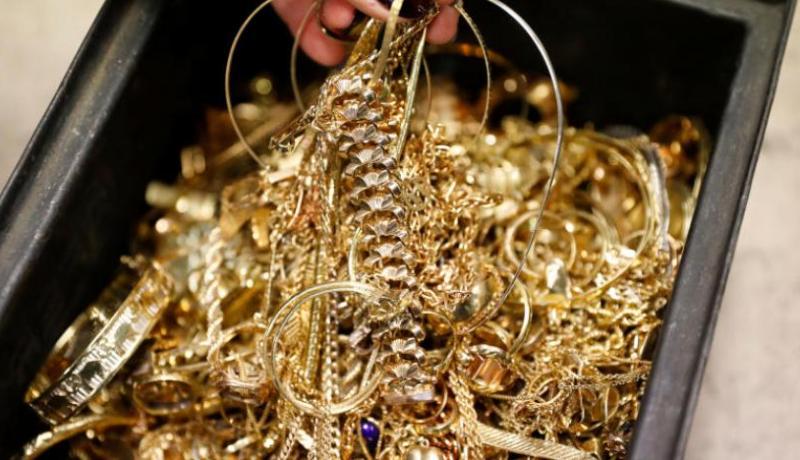 توقيف «ڤزانة» سطت على مجوهرات بقيمة مليارين من منازل 6 نسوة في العلمة !