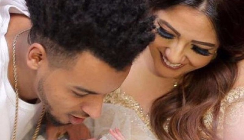 صورة.. لأول مرة “أوكا” و”مي كساب” يُظهران وجه ابنتهما