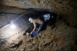 مصرع 3 فلسطينيين جراء اختناقهم داخل نفق بين غزة ومصر