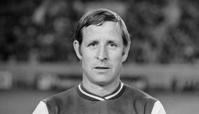 وفاة أسطورة الكرة الفرنسية ريمون كوبا