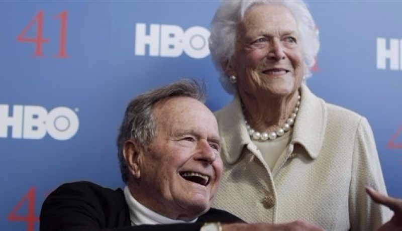 جورج بوش الأب في العناية المركزة وإدخال زوجته المستشفى