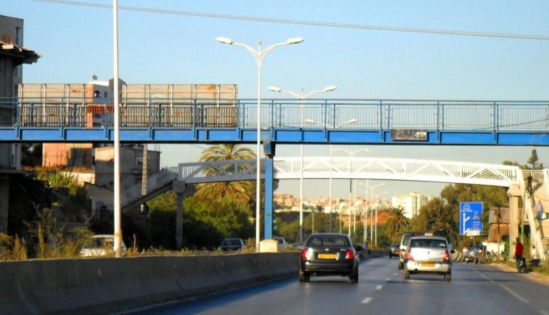 انتحار شخص من أعلى ممر الراجلين في بومرداس