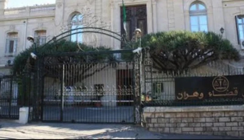 زوجة مسجون تتزوج من آخر من دون علمهما وتنجب منه طفلة!