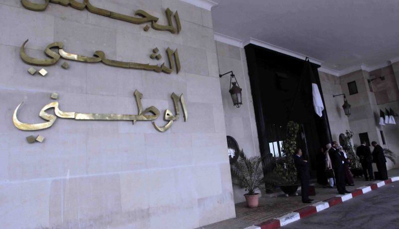 نواب البرلمان يحذرون من إعفاء الضريبة على الأجور بداعي أن الظروف لا تسمح بذلك