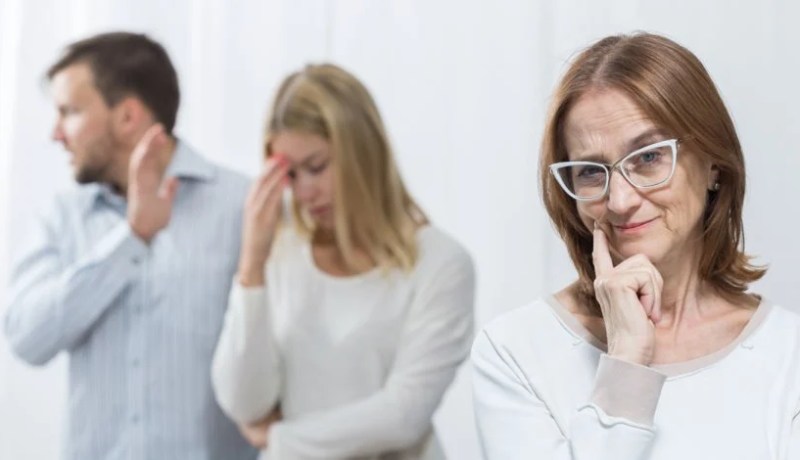 معاناة زوجة.. حياتي صارت كالعلقم.. زوجي لا يريد التنازل