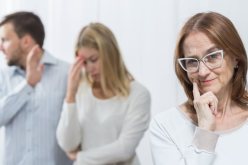 حماتي المتسلّطة.. أصل تعاستي وقد تتسبّب في خراب بيتي!