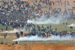 حماس تقدّم مبالغ مالية لأهالي شهداء وجرحى “مسيرة العودة”