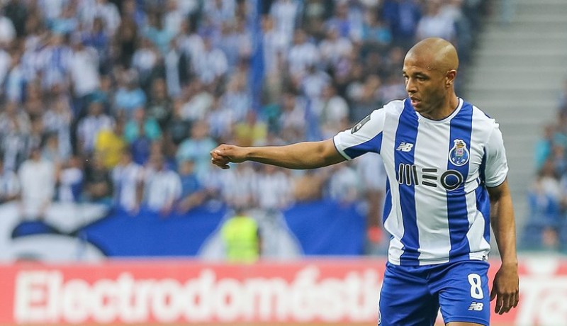 براهيمي يحسم مُستقبله !