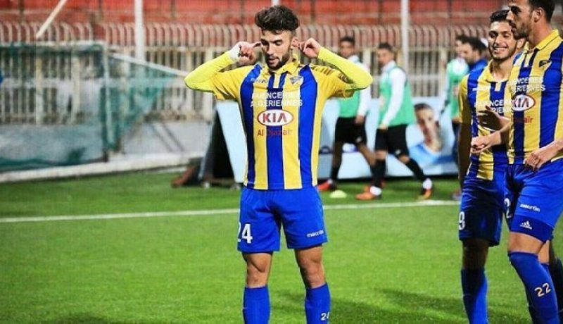 مهاجم “الخضر” على طاولة الأهلي المصري  !!