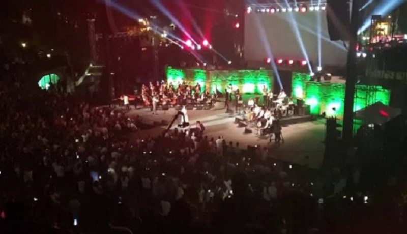 تونس.. عزف النشيد الجزائري بمسرح “قرطاج” عقب تتويج الخضر