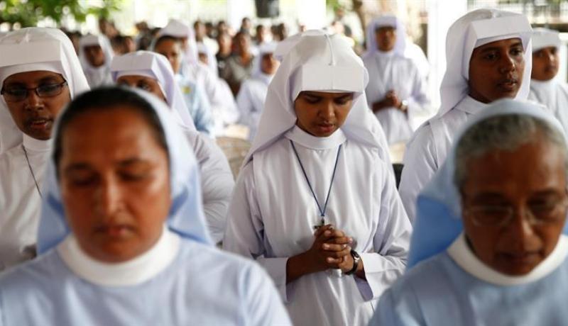 الصمت 3 دقائق “حدادً” على ضحايا “عيد الفصح” في سريلانكا