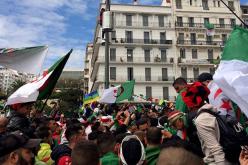 عشرات الآلاف من الطلبة في مسيرات..”يا الحكومة ديڤاج”