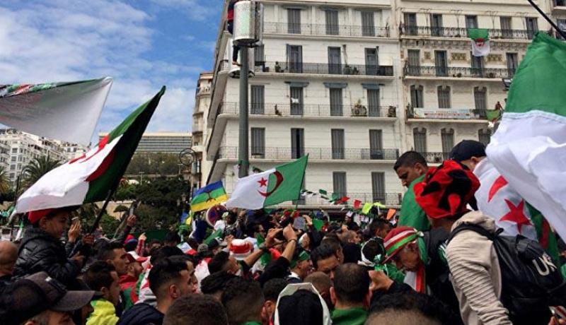 عشرات الآلاف من الطلبة في مسيرات..”يا الحكومة ديڤاج”