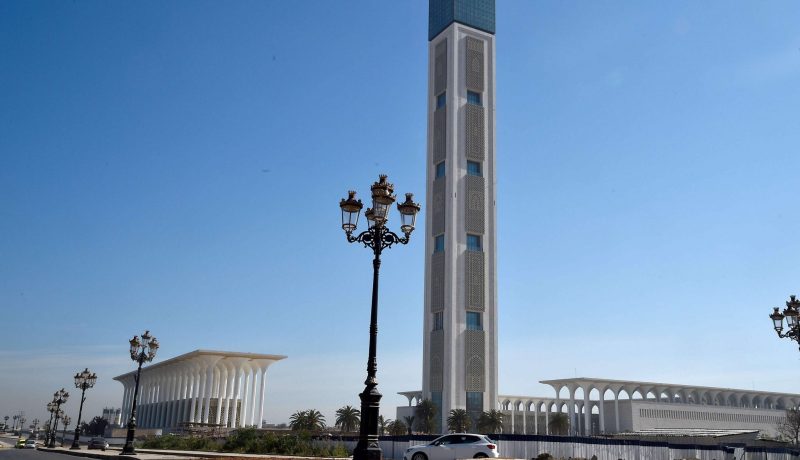 رفع أوّل أذان من جامع الجزائر الأعظم لصلاة المغرب