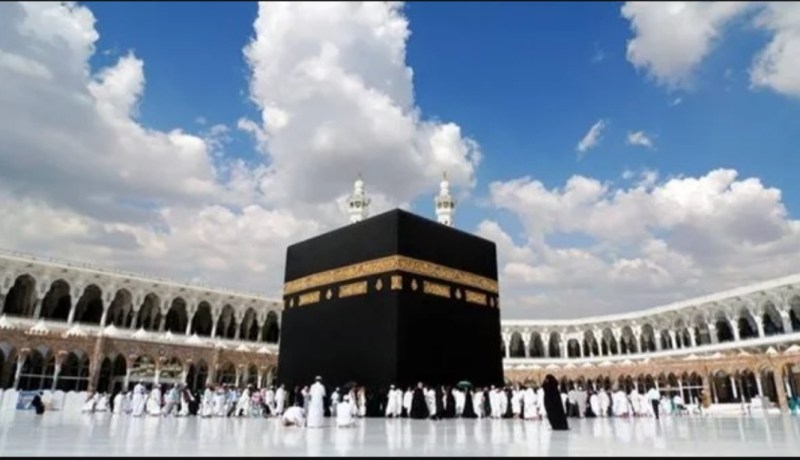 السعودية تقرر منع المعتمرين وزوار المسجد النبوي الأجانب من دخول أراضيها