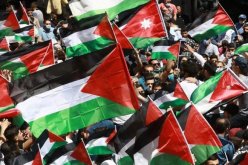 أردنيون يزحفون إلى الحدود الفلسطينية تضامناً مع الأقصى وغزة