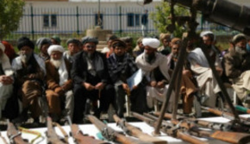 14 مقاتلا من طالبان يسلمون أسلحتهم و ينضمون إلى عملية السلام في شمال كابول