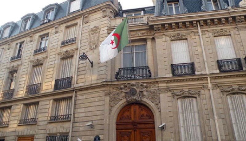 وضع خلية أزمة بوزارة الشؤون الخارجية و أخرى بسفارة الجزائر بباريس