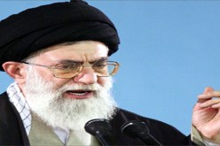 خامنئي يقول ان ايران لن ترضخ للضغوط ويحذر من مهاجمة بلاده