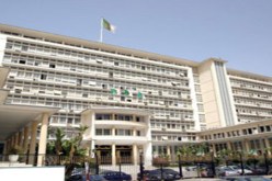 سحب اكثر من 900 ملف ترشح للانتخابات التشريعية القادمة