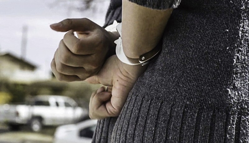 توقيف محتالة انتحلت صفة مسؤولة بوزارة الخارجية رفقة شريكها الطاكسيور بالشراقة