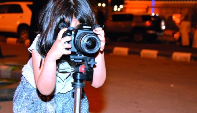 فتاة تلتقط صورا حميمية مع رجال أعمال لابتزازهم في سطيف