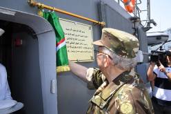 قايد صالح يدشن السفينة الحربية “الغراب” بوهران