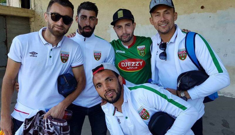 مولودية الجزائر تحط بسانت اتيان لمواصلة التربص