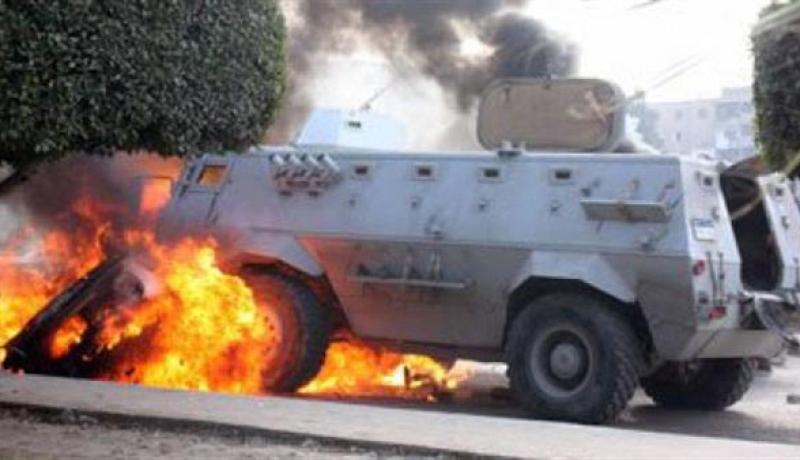 مقتل مدني وإصابة 6 عسكريين في استهداف مدرعة للجيش المصري