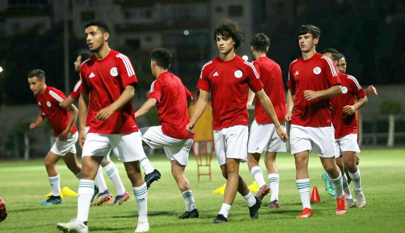 بالصور.. لاسات يضع آخر اللمسات تحسبا لمواجهة تونس