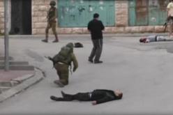 بالفيديو يظهر جندي إسرائيلي يطلق النار على رأس جريح فلسطيني ملقى على الأرض