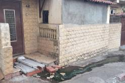 بالصور.. المياه القذرة تغمر بيت المرحوم “امحمد طالبي”